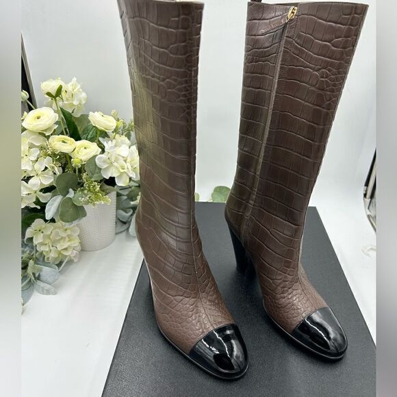 CHANEL Shoes - Women’s Chanel icon plain toe block, heel boot size 38.5 made in Italy.